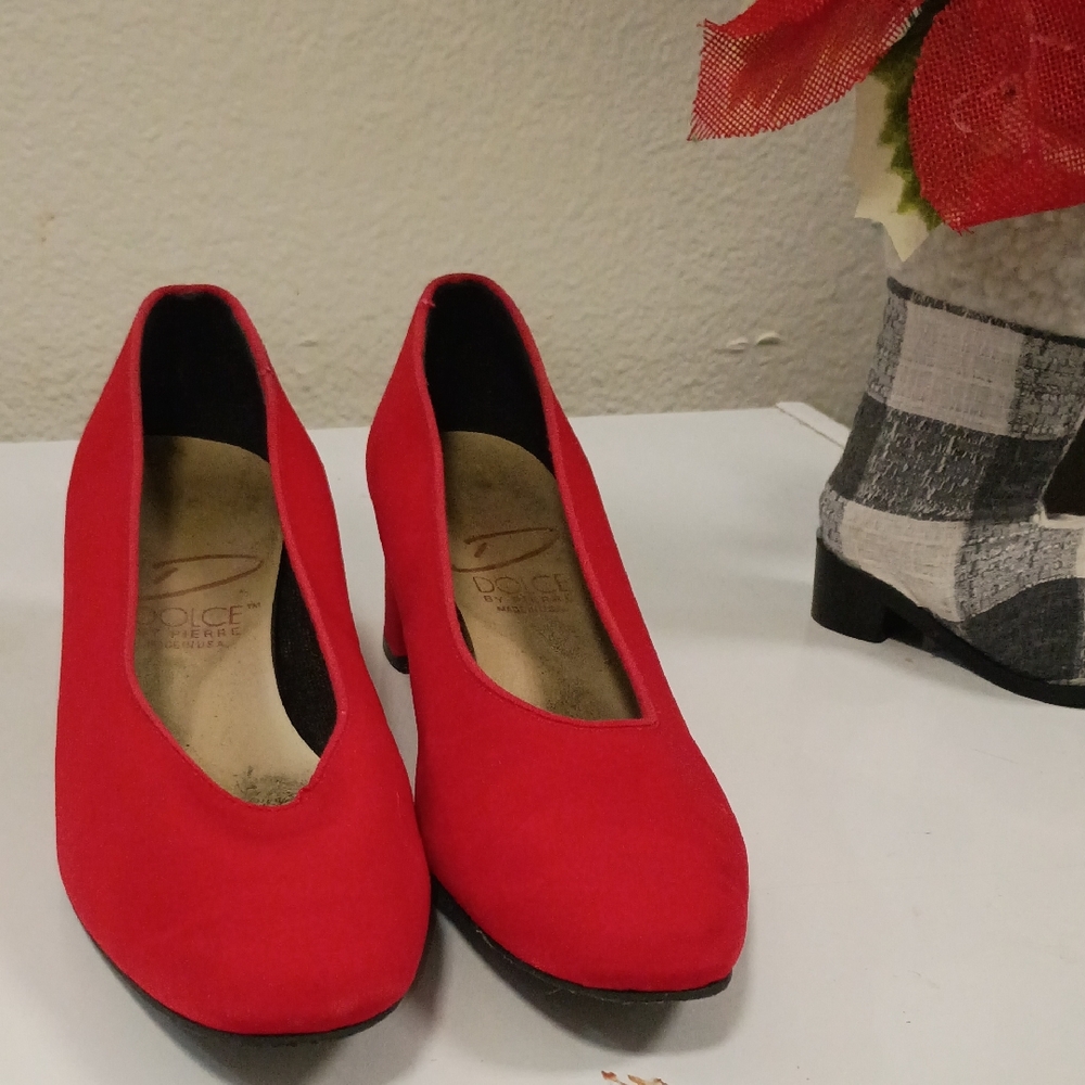 Red Suede Round-Toe Mid Heel Pumps